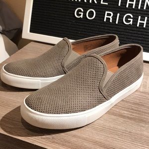Never worn Steve Madden Zarayy slip on shoes
